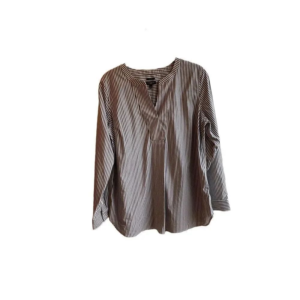 Talbots women’s petite non-ironed black and white striped top size med